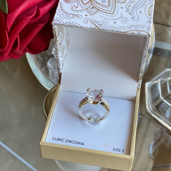 NWT Engagement Ring Cubic Zirconia - Picture 5 of 8